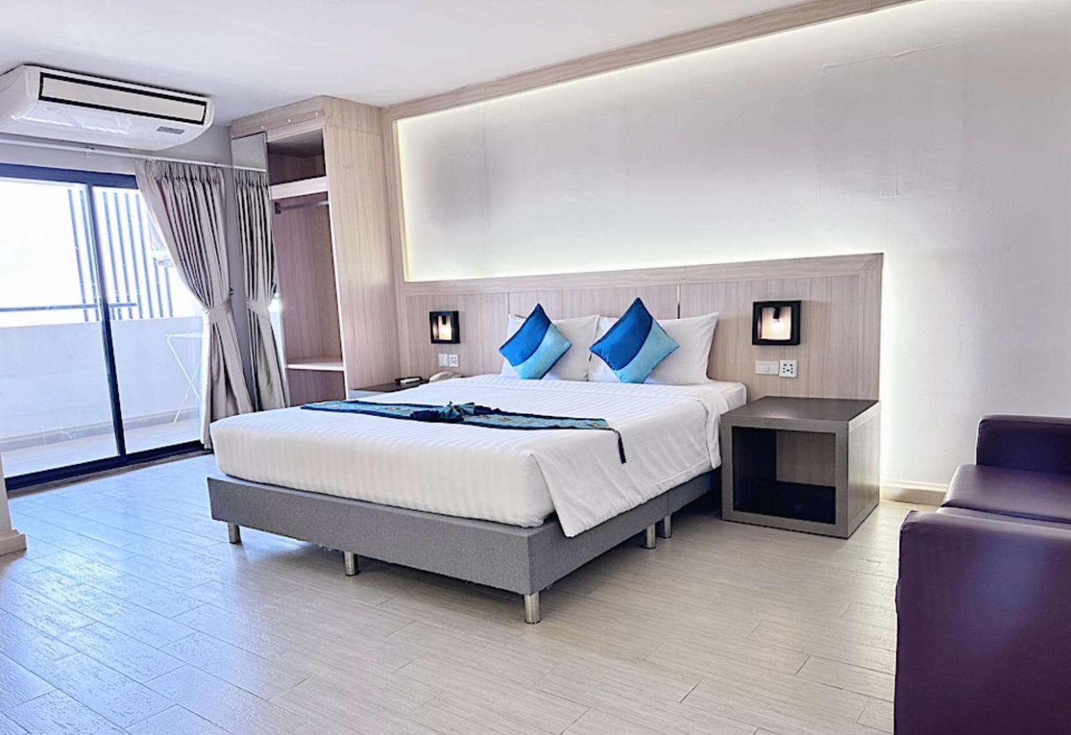 O2 Luxury Hotel Bang Phli Exterior photo