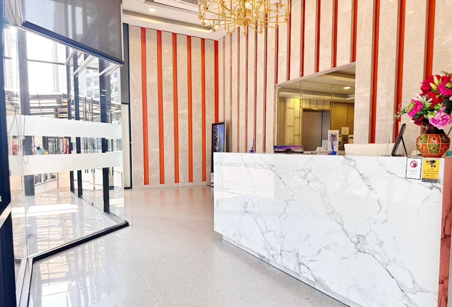 O2 Luxury Hotel Bang Phli Exterior photo