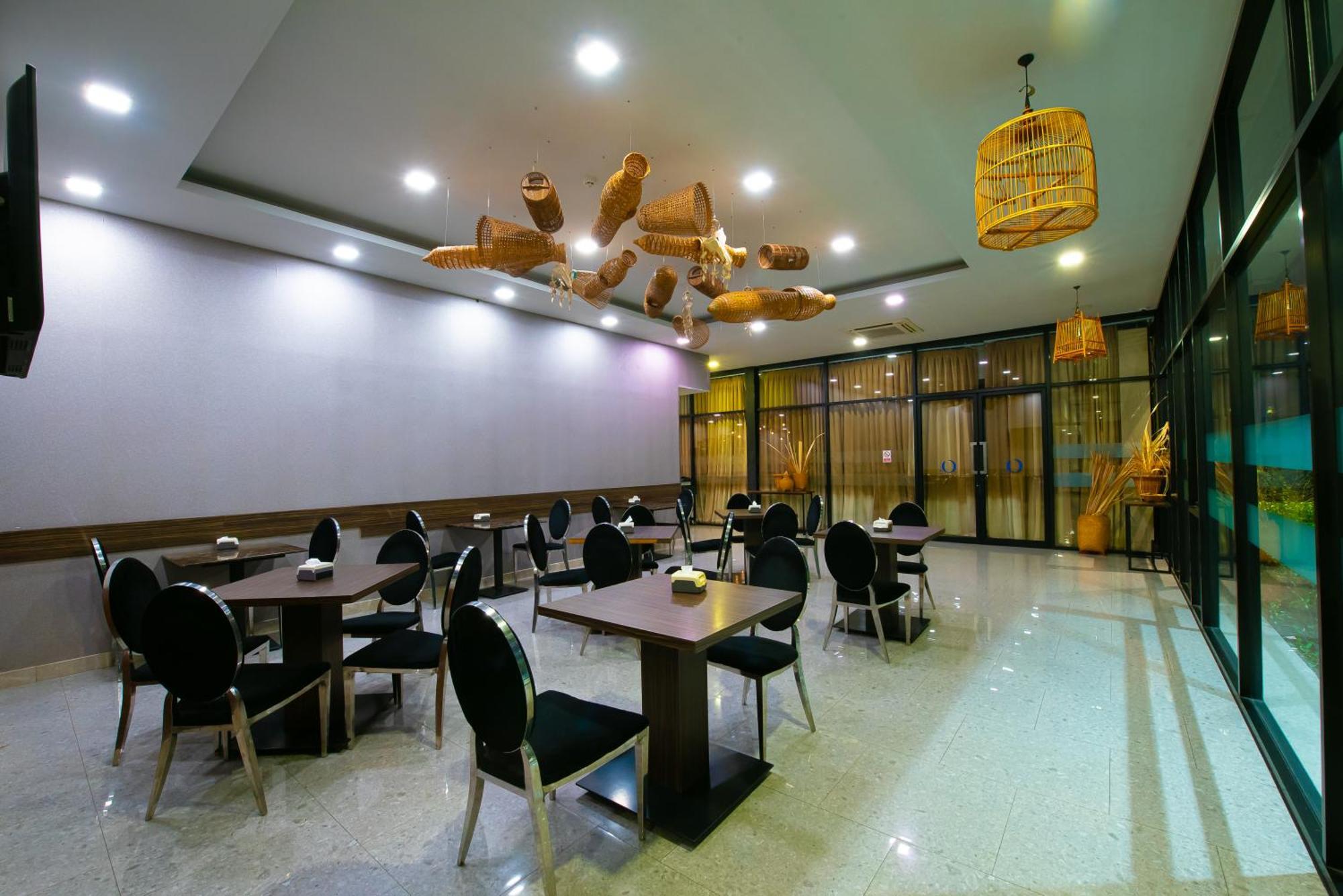 O2 Luxury Hotel Bang Phli Exterior photo