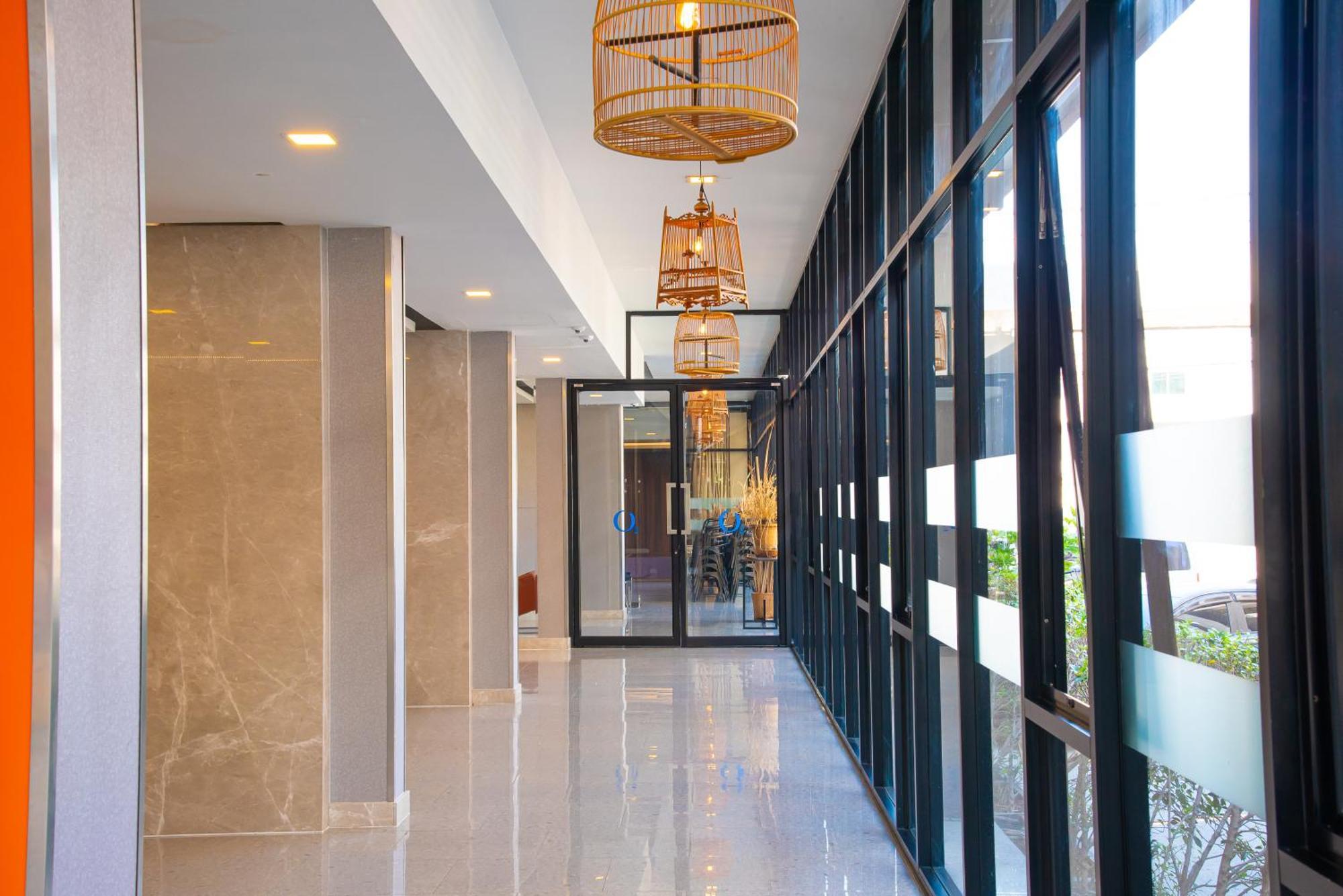 O2 Luxury Hotel Bang Phli Exterior photo